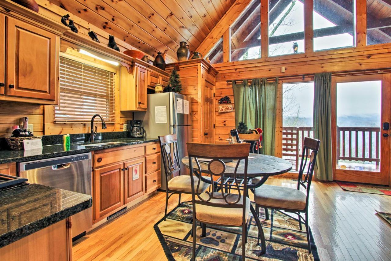 Holiday home Breathtaking View With Game And Hot Tub! Gatlinburg