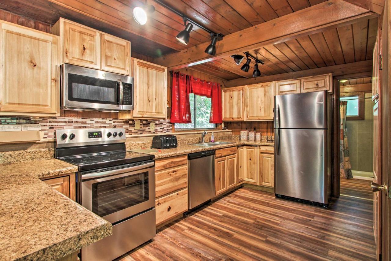 Wooded Mtn Chalet With Loft 2 Mi To Ober Gatlinburg! Holiday home Gatlinburg