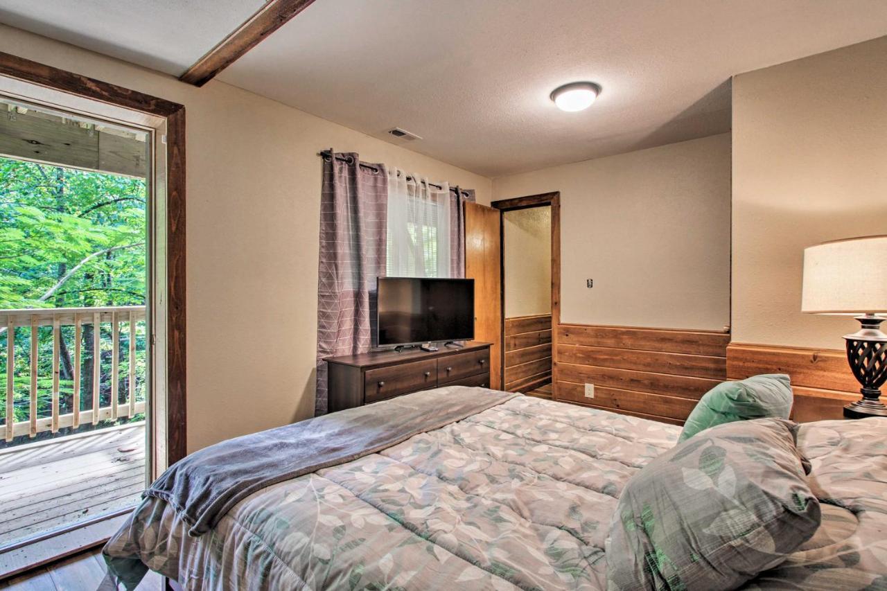 Holiday home Wooded Mtn Chalet With Loft 2 Mi To Ober Gatlinburg!