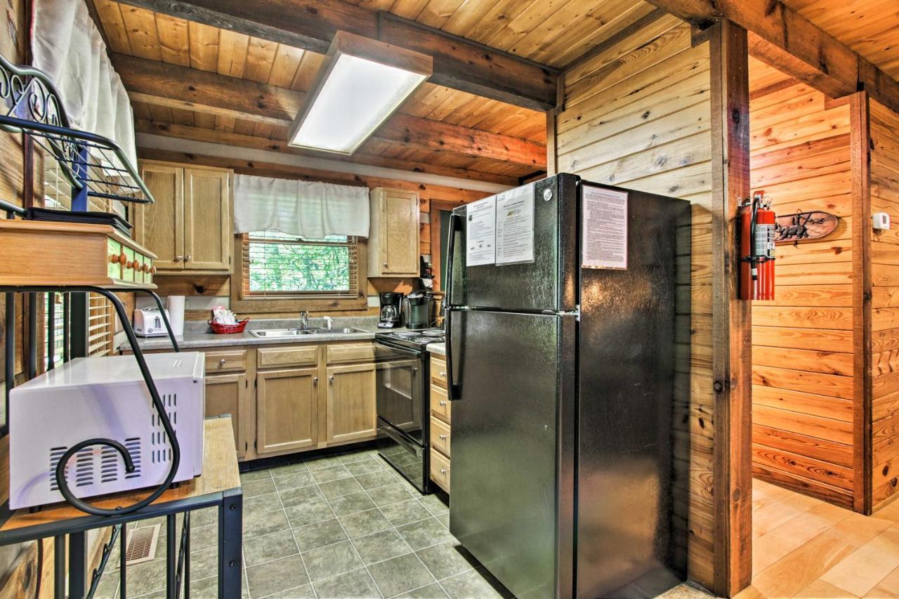 Holiday home Secluded Forest Cabin, 4 Mi To Downtown