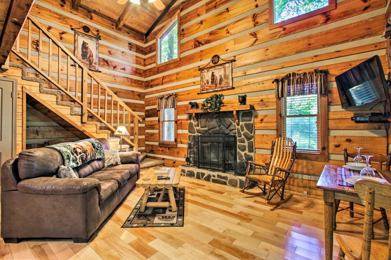 Secluded Forest Cabin, 4 Mi To Downtown Holiday home *