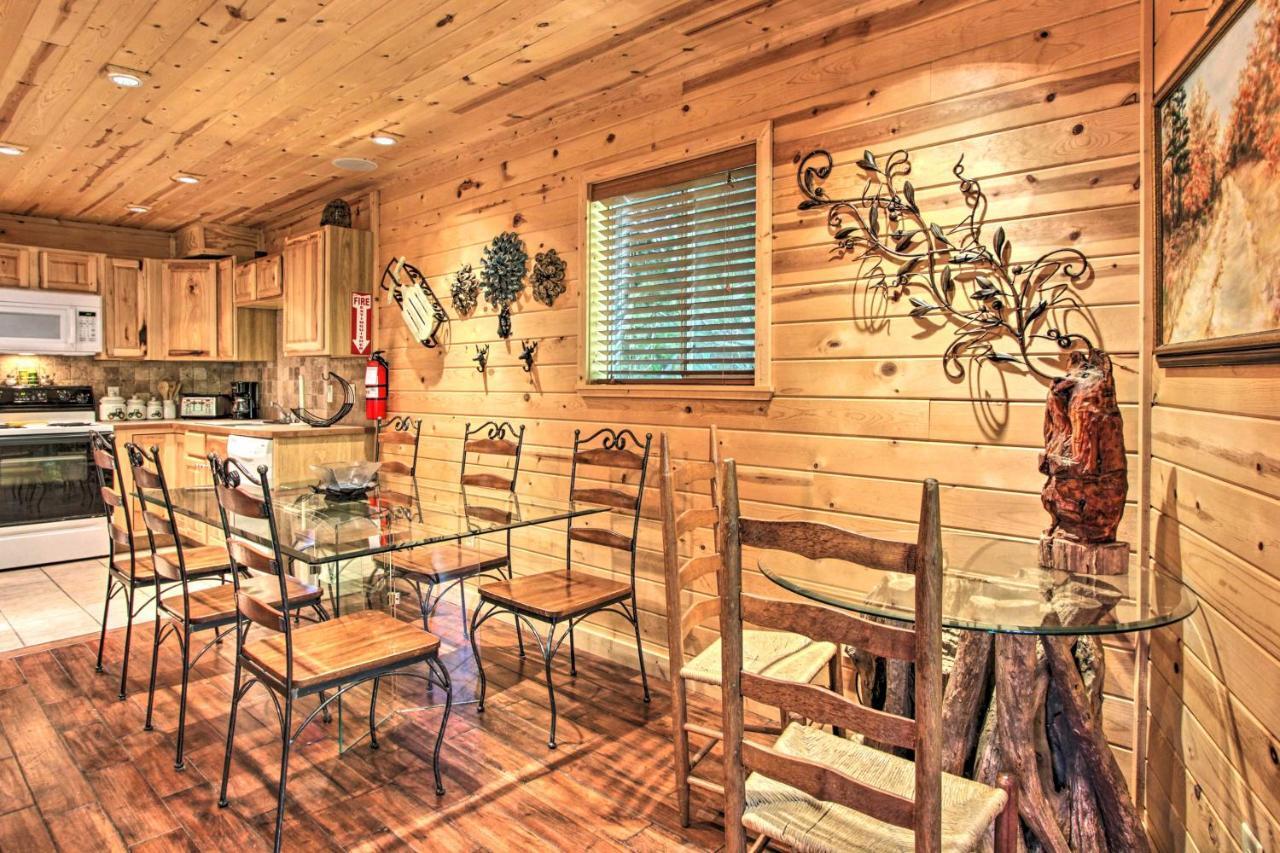 Rustic With Hot Tub 2 Mi To Town Holiday home