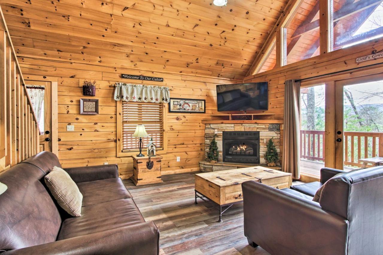 Mountain With Grill And Pool Table!