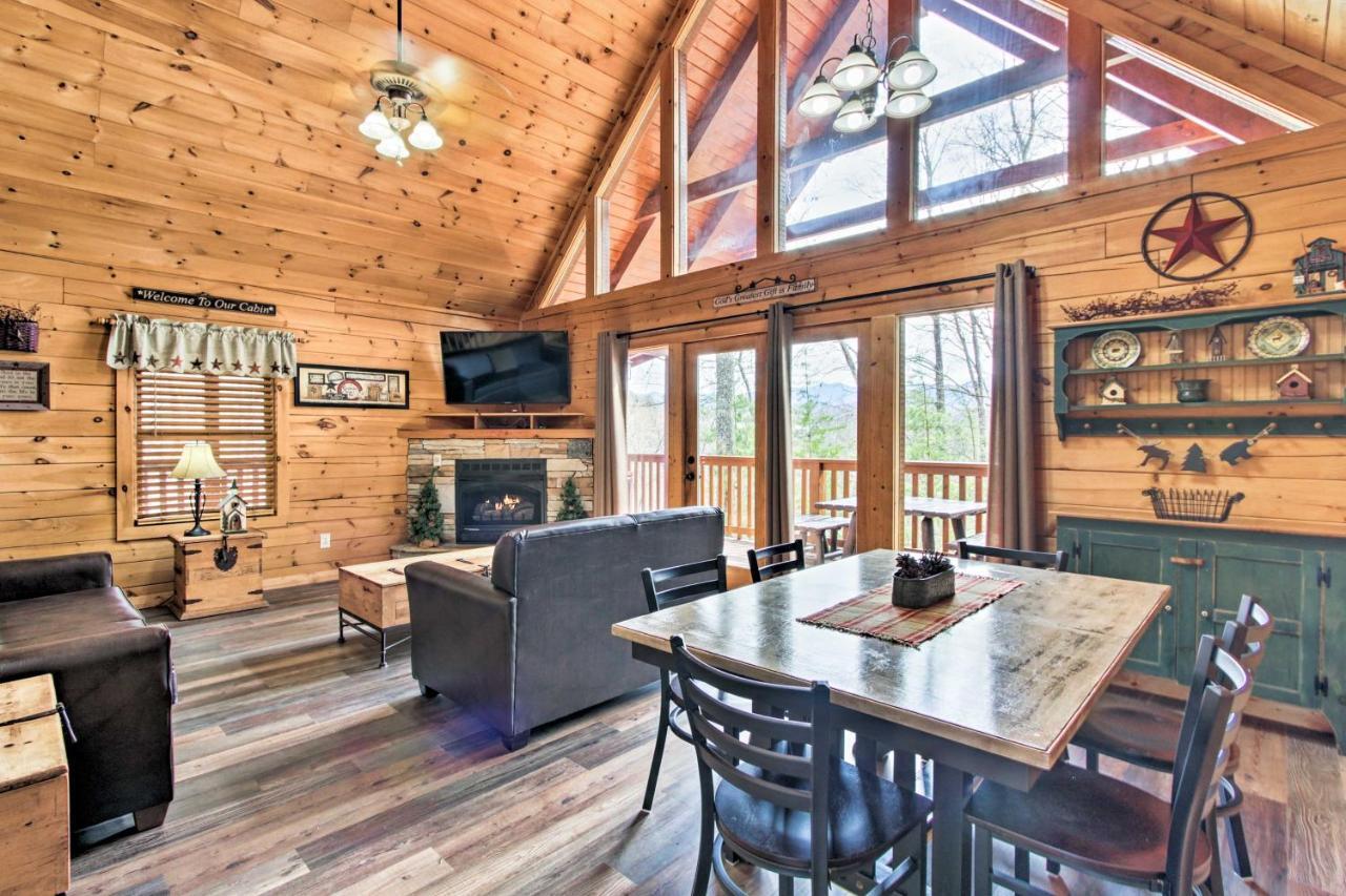 Mountain With Grill And Pool Table! *