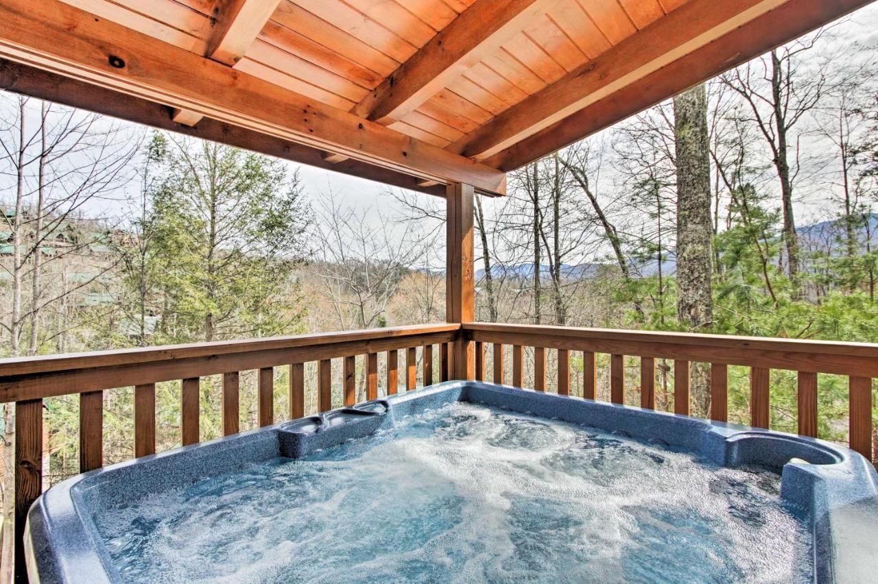 Mountain With Grill And Pool Table! * Gatlinburg
