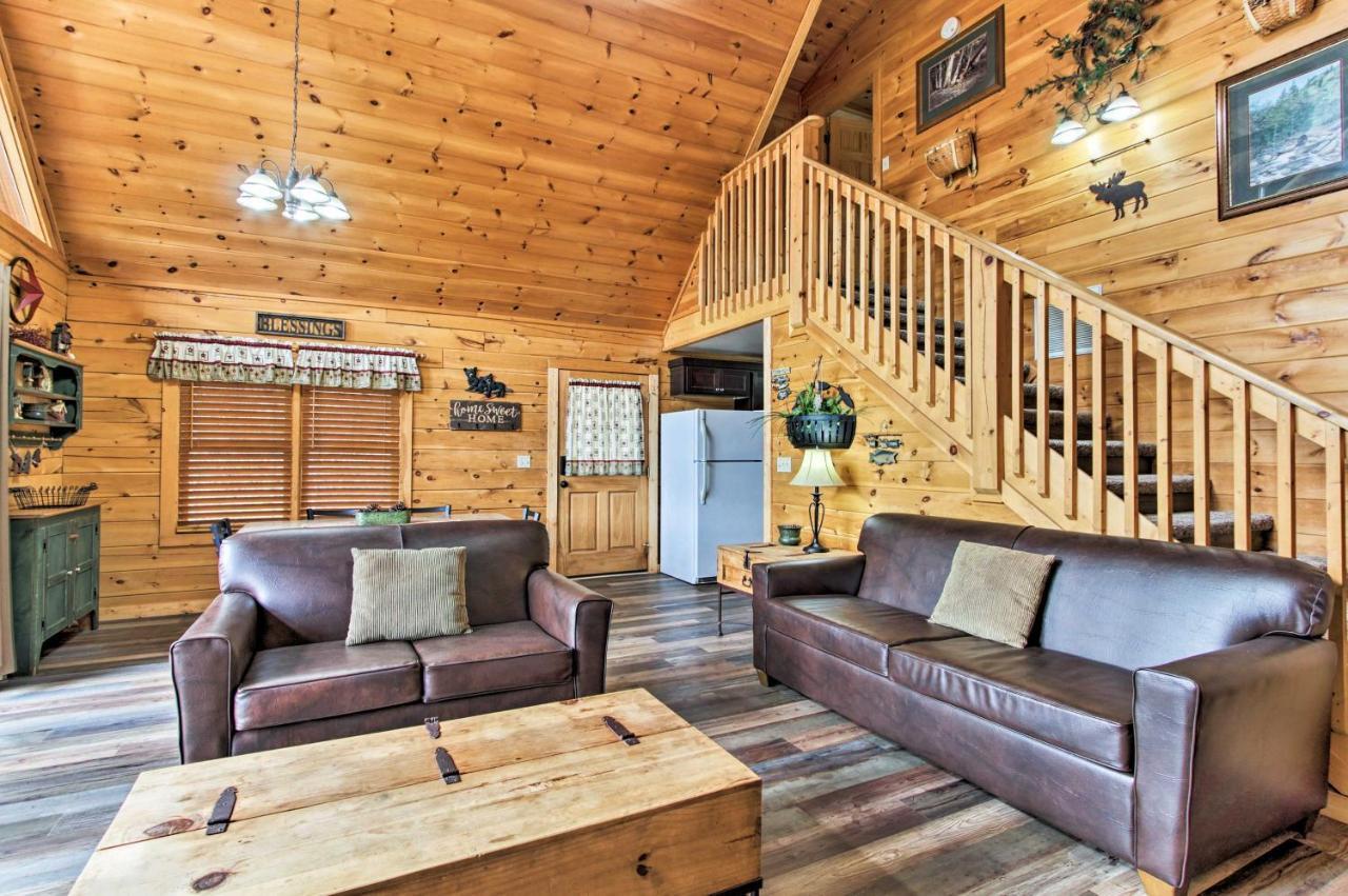 Mountain With Grill And Pool Table!