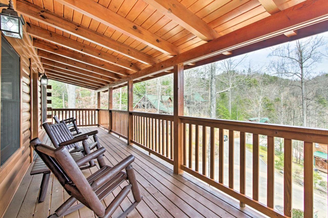 Mountain With Grill And Pool Table!