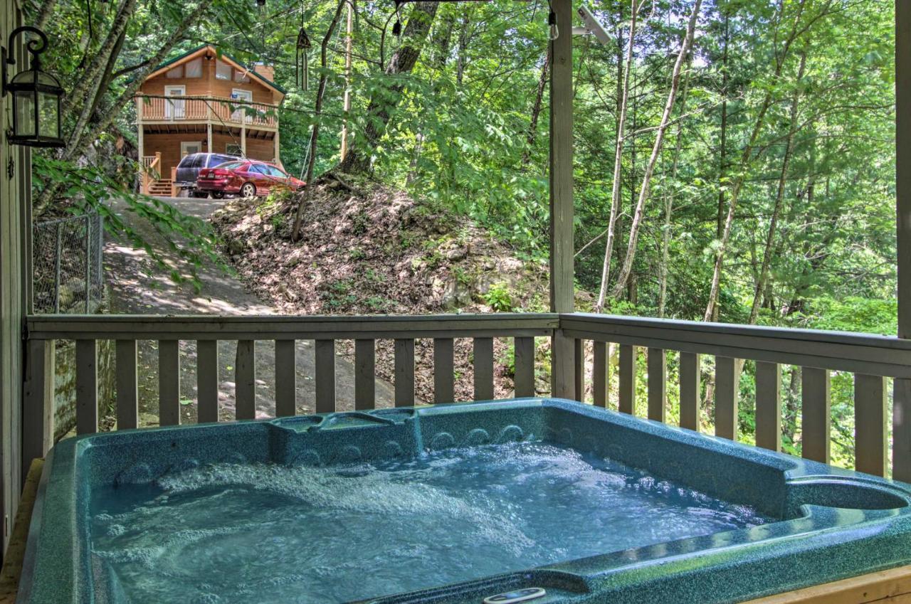 Rustic With Hot Tub 2 Mi To Town Holiday home