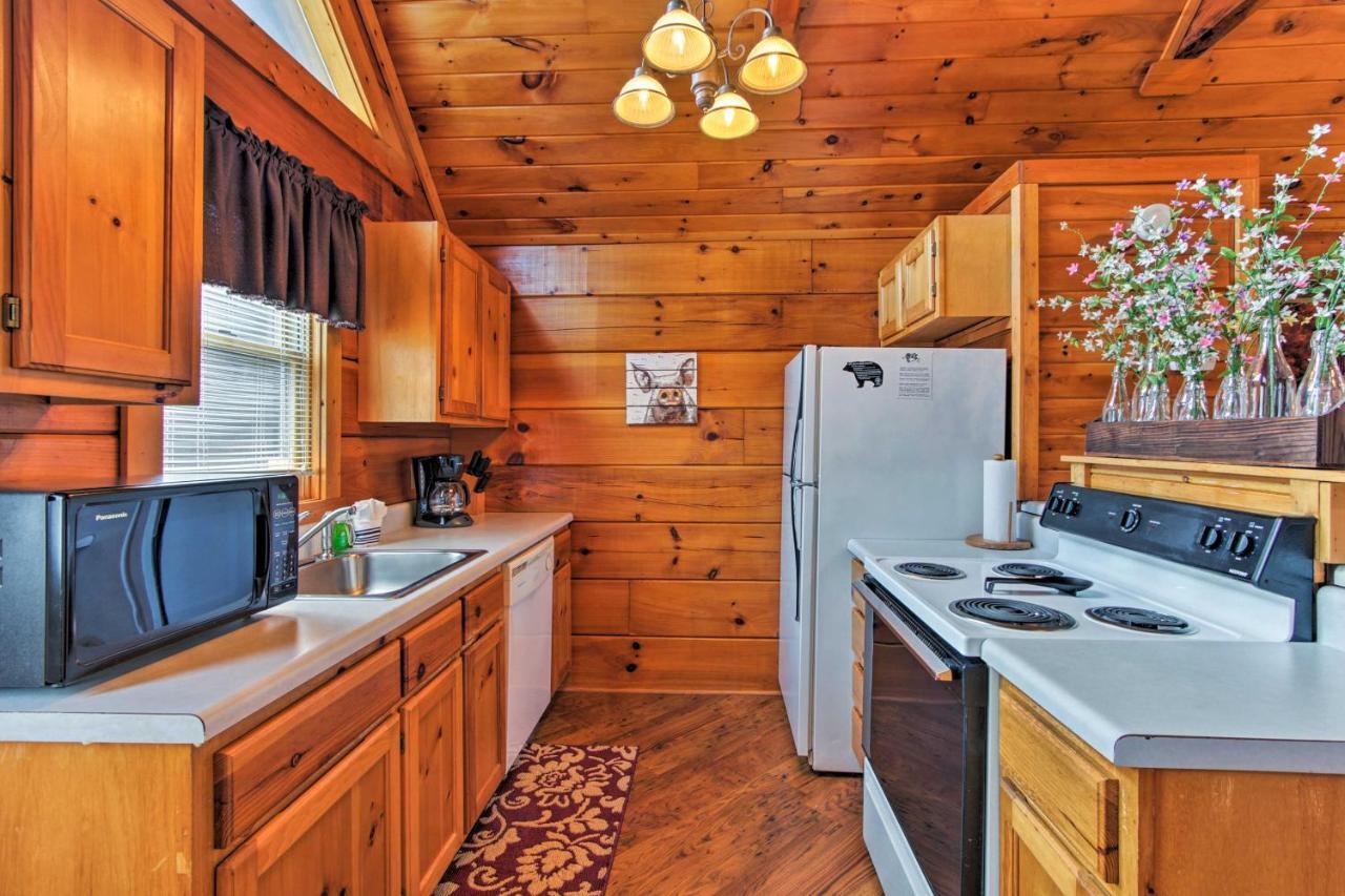 Two Hearts Cabin With Hot Tub, Amenities