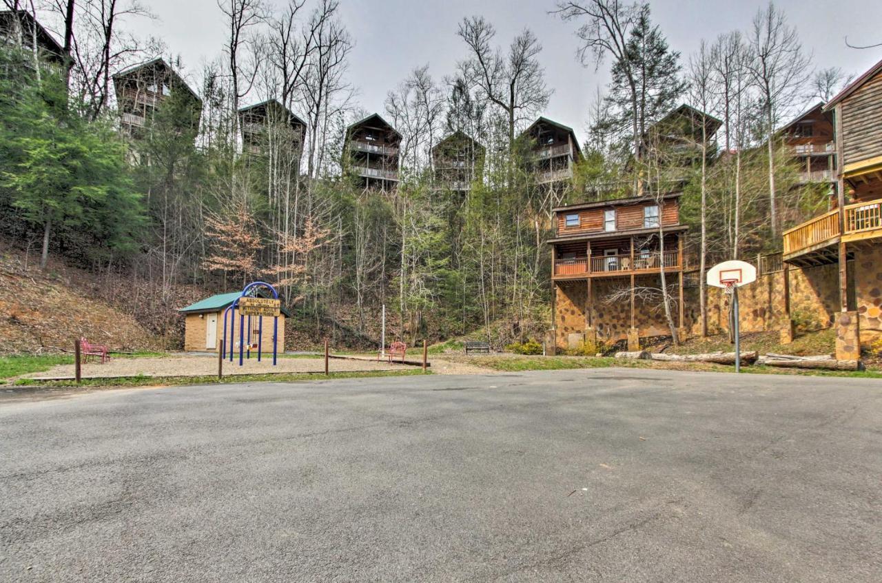 Two Hearts Cabin With Hot Tub, Amenities * Gatlinburg