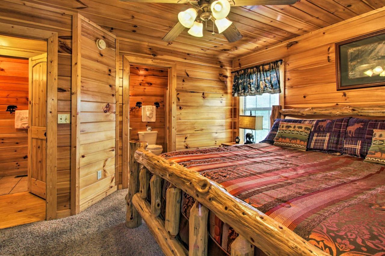 Expansive Hot Tub, Deck And Grill! *
