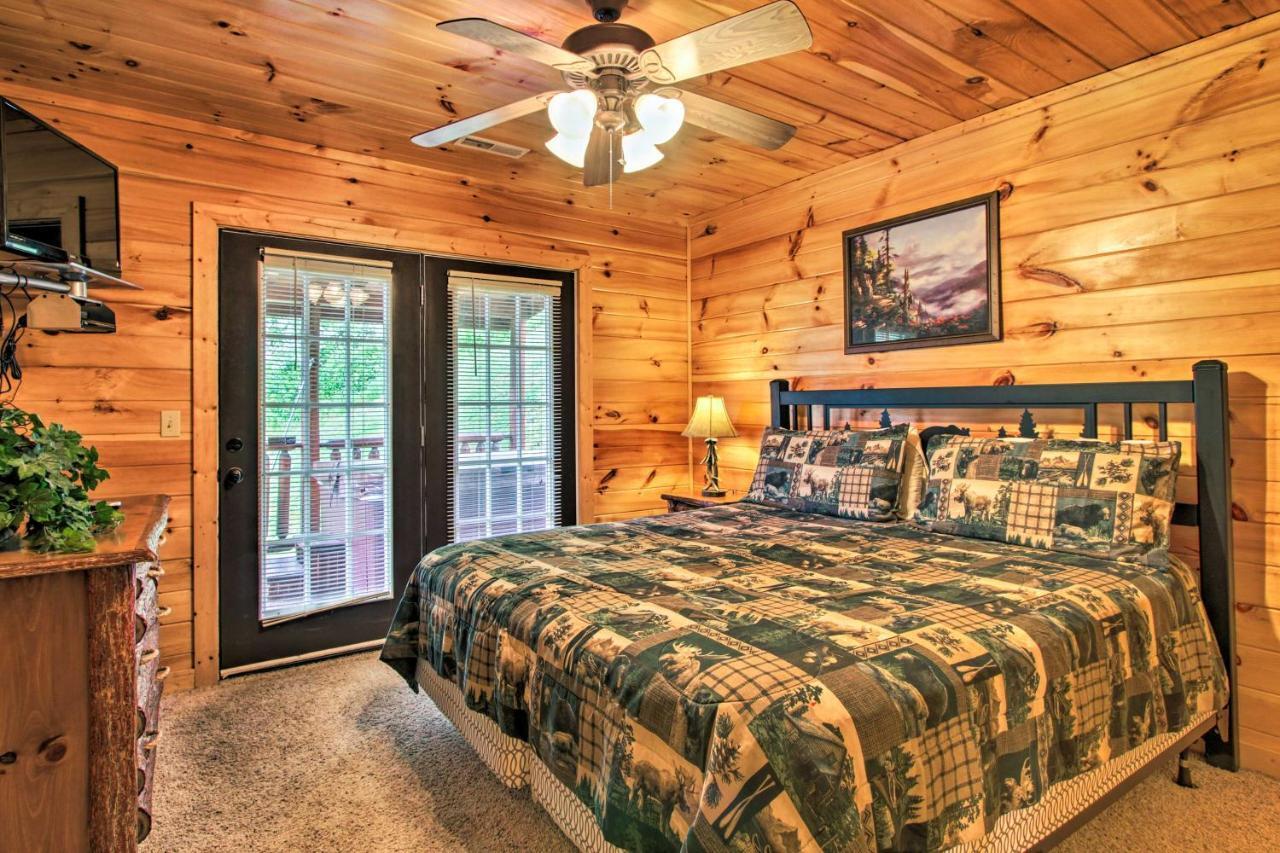 Expansive Hot Tub, Deck And Grill! *