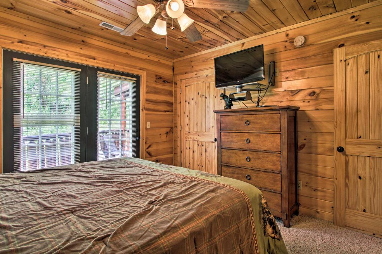 Expansive Hot Tub, Deck And Grill! Gatlinburg