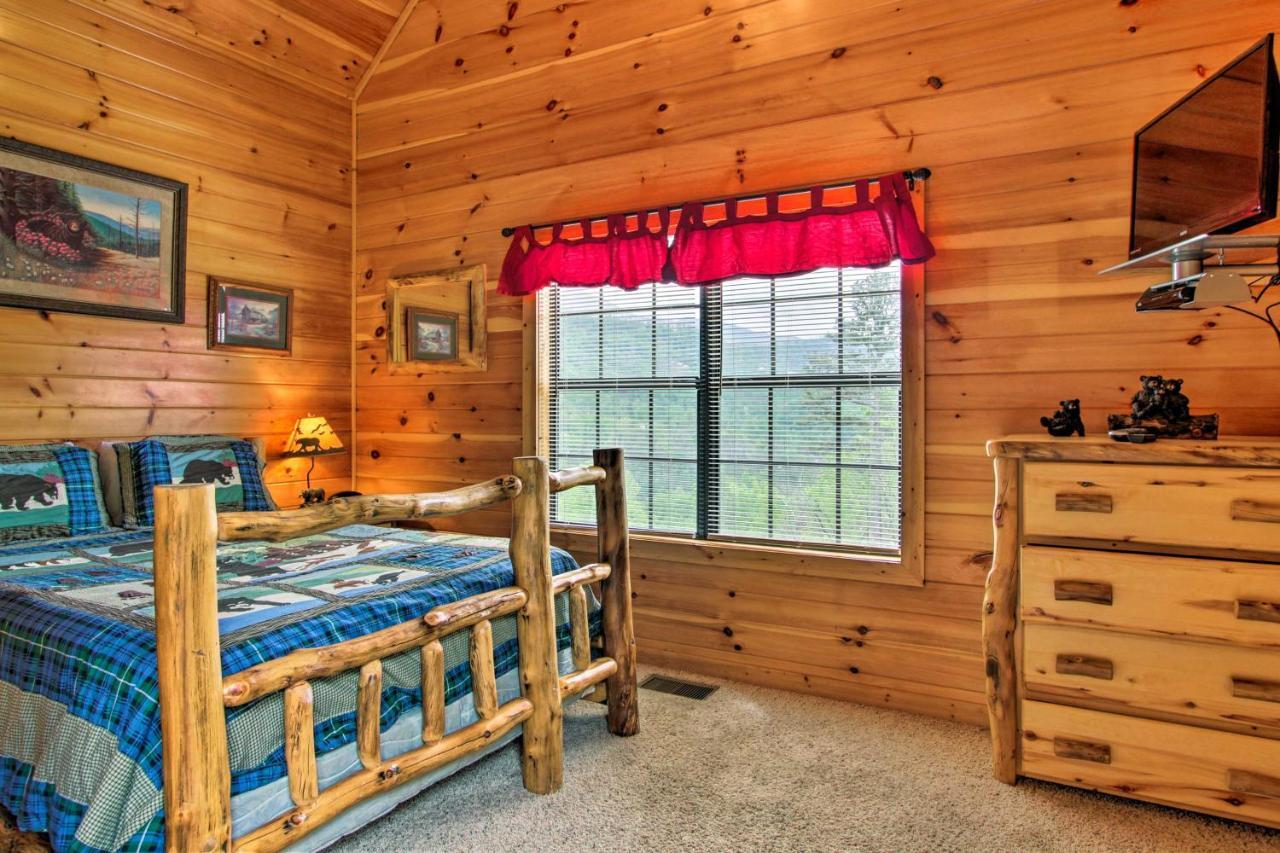Expansive Hot Tub, Deck And Grill! Holiday home Gatlinburg