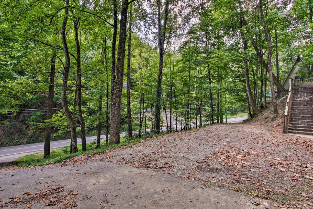 Holiday home Wooded Mtn Chalet With Loft 2 Mi To Ober Gatlinburg!