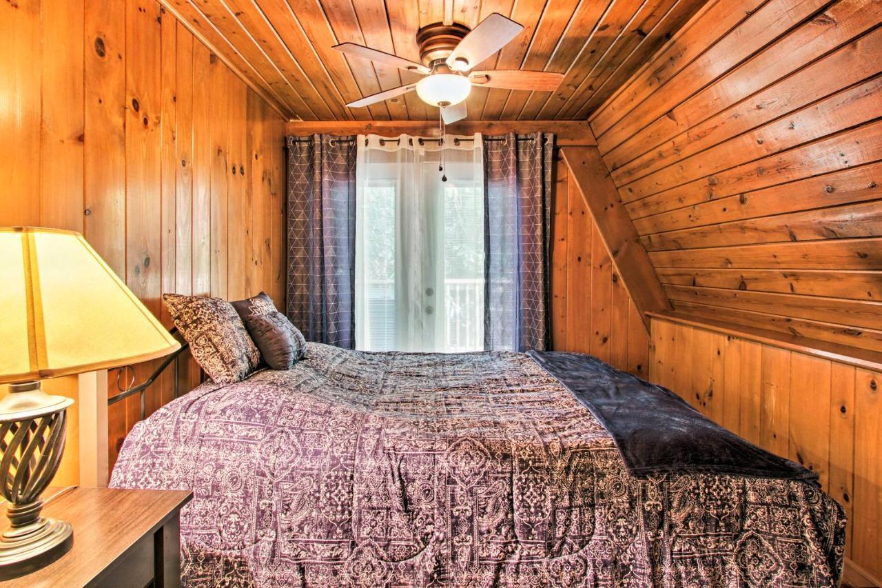 Wooded Mtn Chalet With Loft 2 Mi To Ober Gatlinburg! Holiday home Gatlinburg