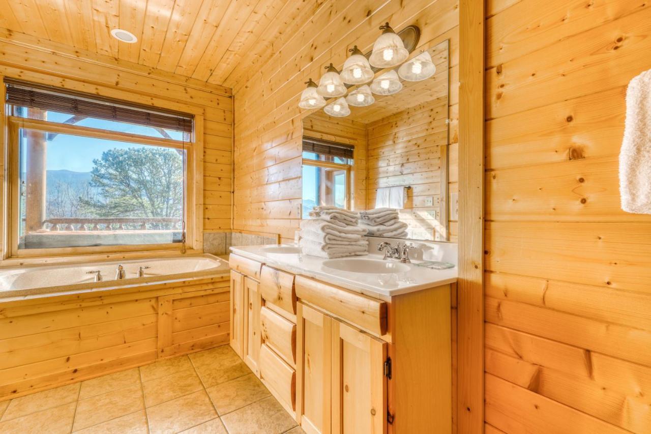 Papa Bears Cabin Holiday home *