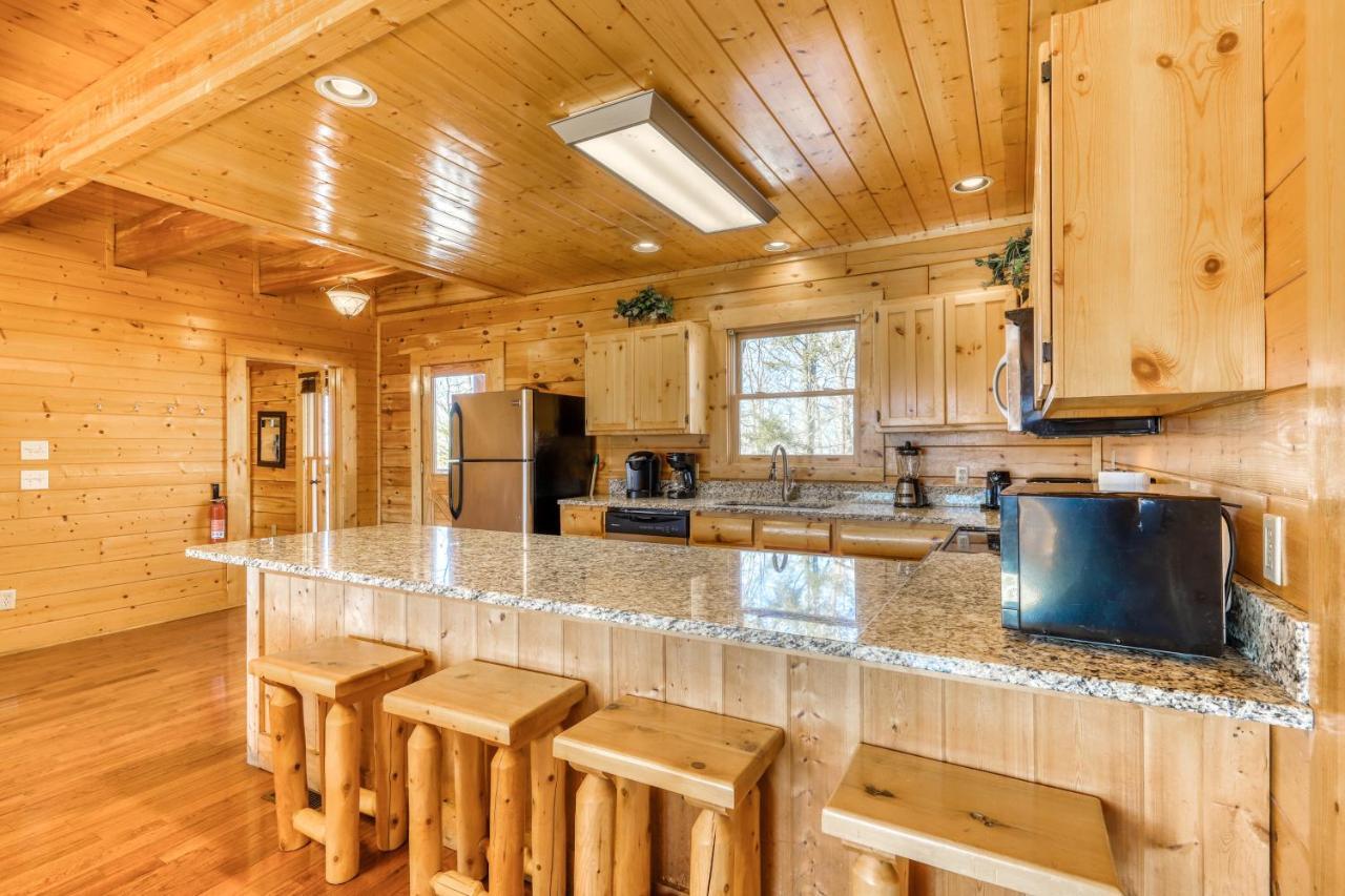 Papa Bears Cabin Holiday home *