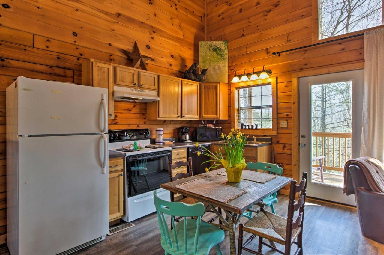 Studio Cabin With Loft And Hot Tub Less Than 5 Mi To Downtown! Gatlinburg