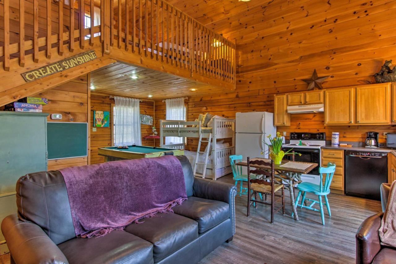 Studio Cabin With Loft And Hot Tub Less Than 5 Mi To Downtown! *