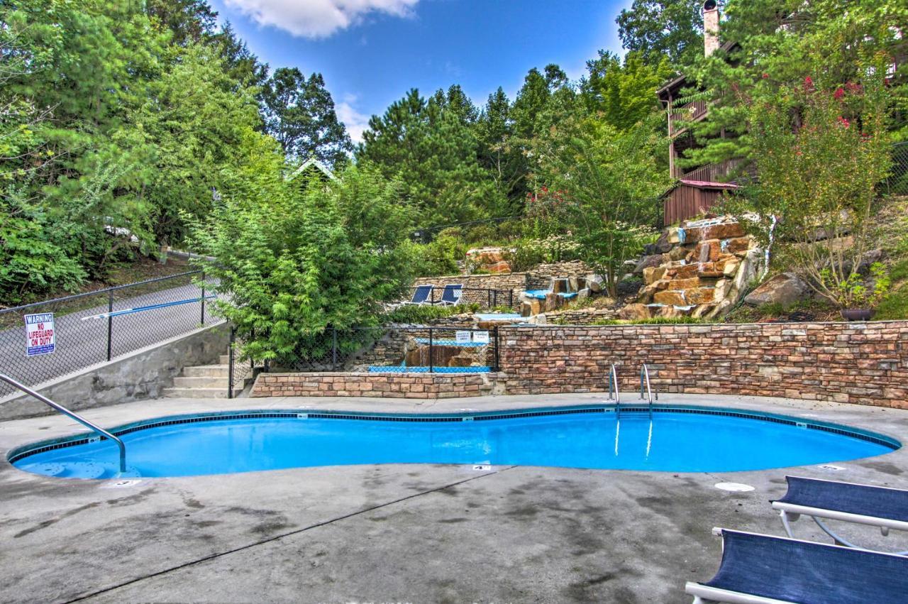 Romantic Cabin With Hot Tub And Pool Access