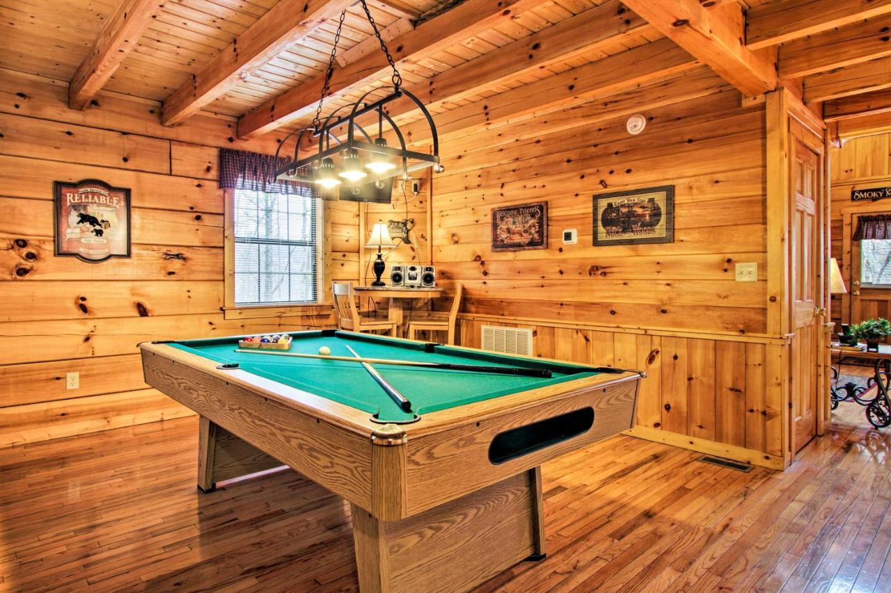 Mountainside Escape With Deck And Hot Tub! *