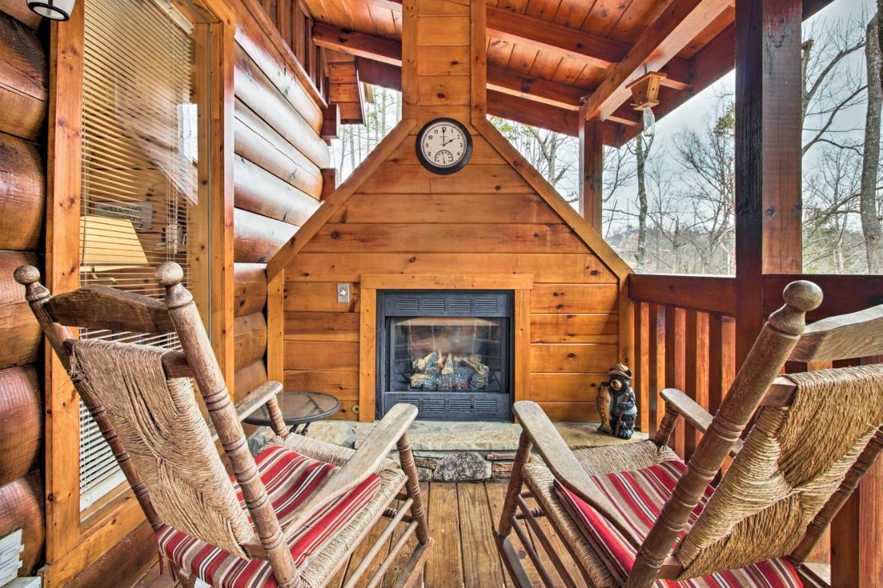 Mountainside Escape With Deck And Hot Tub! Holiday home Gatlinburg