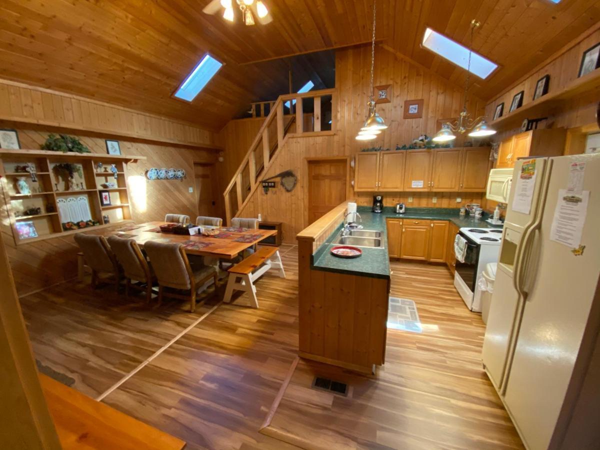 Mountain View 5 Bedroom Cabin Holiday home