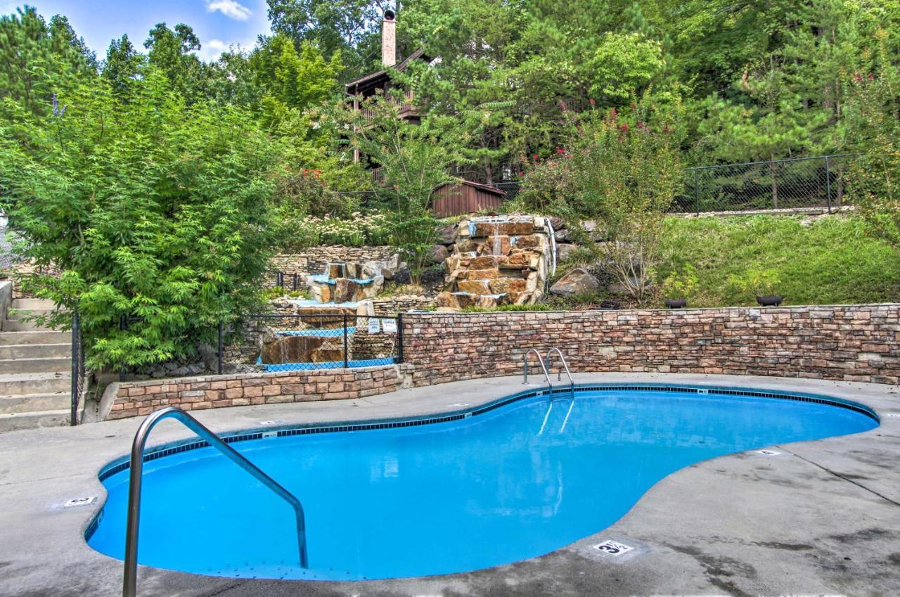 Romantic Cabin With Hot Tub And Pool Access Apartment Gatlinburg