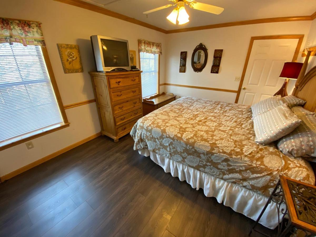 Mountain View 5 Bedroom Cabin Holiday home *