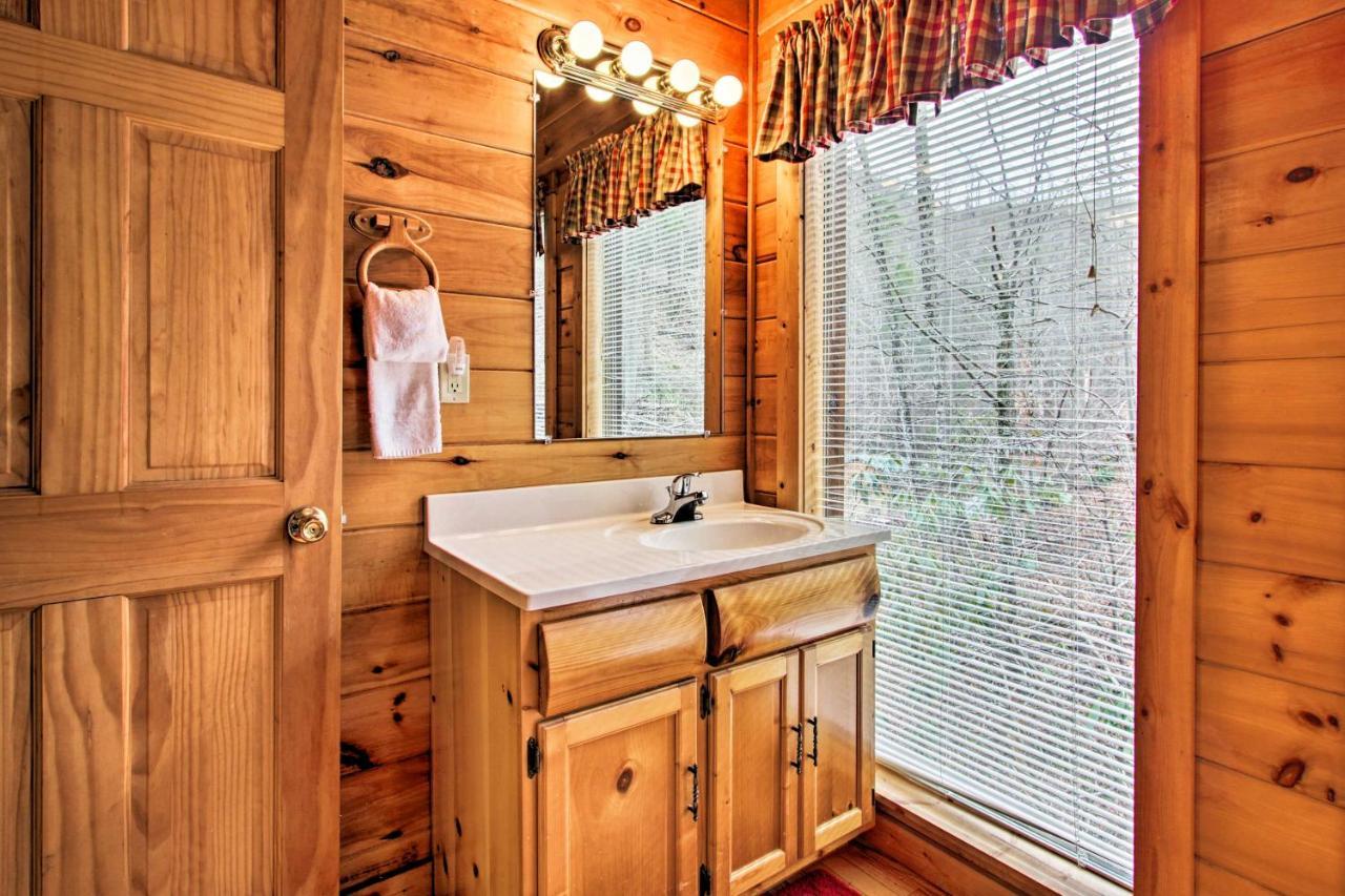 Mountainside Escape With Deck And Hot Tub! * Gatlinburg