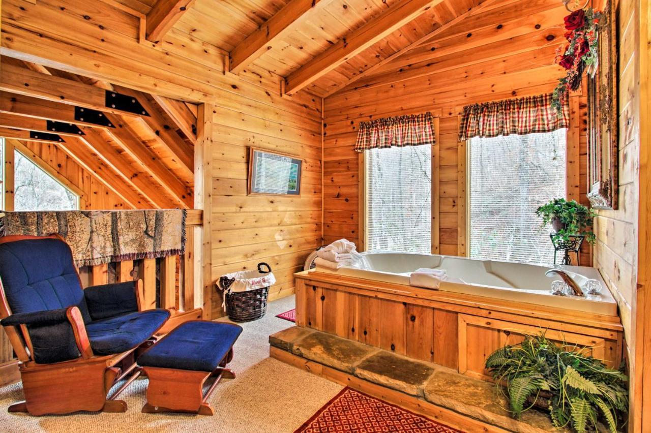 Mountainside Escape With Deck And Hot Tub! Holiday home Gatlinburg