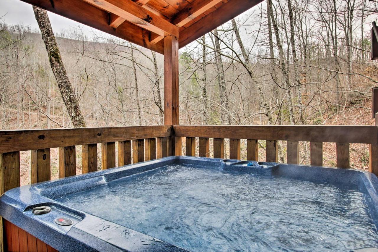 Holiday home Mountainside Escape With Deck And Hot Tub! Gatlinburg