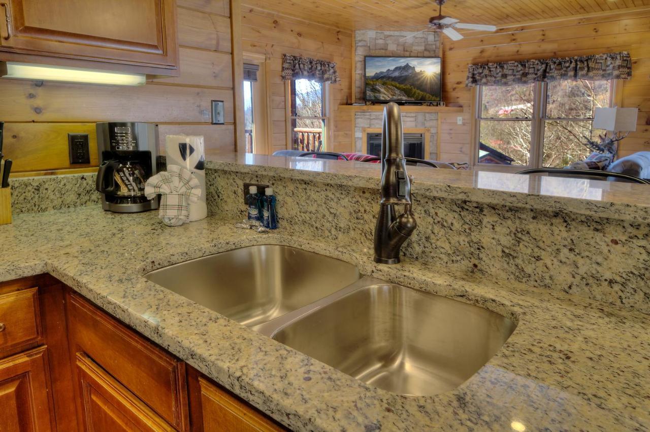 Smoky Mountain Views *