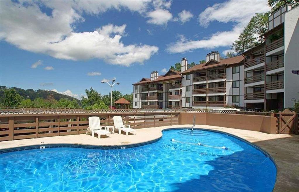 A Beary Wonderful Life Gatlinburg