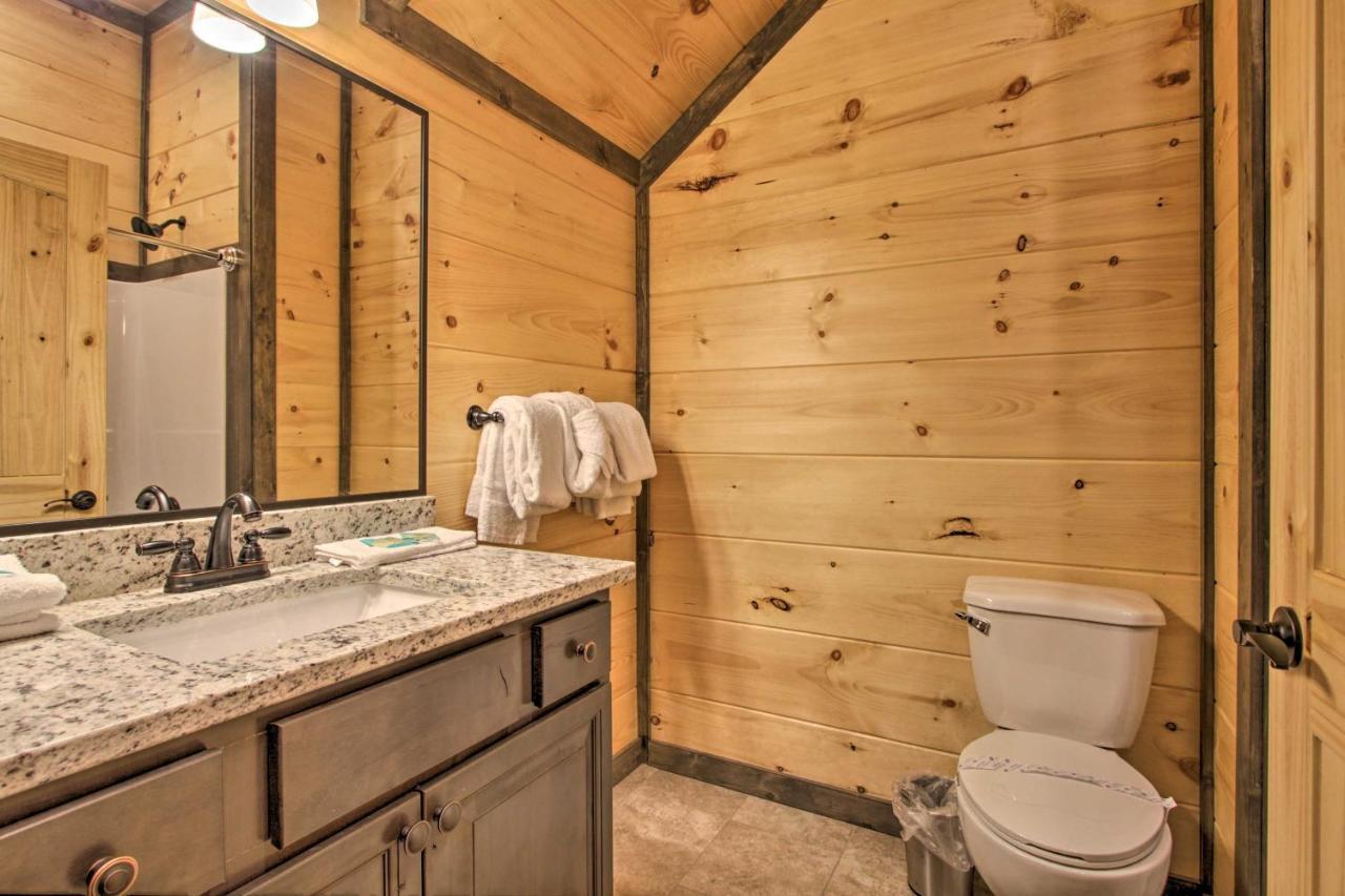 Luxe With Theater Less Than 2 Miles To