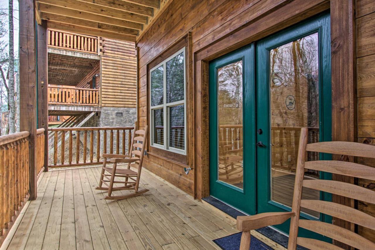 Luxe With Theater Less Than 2 Miles To Holiday home *