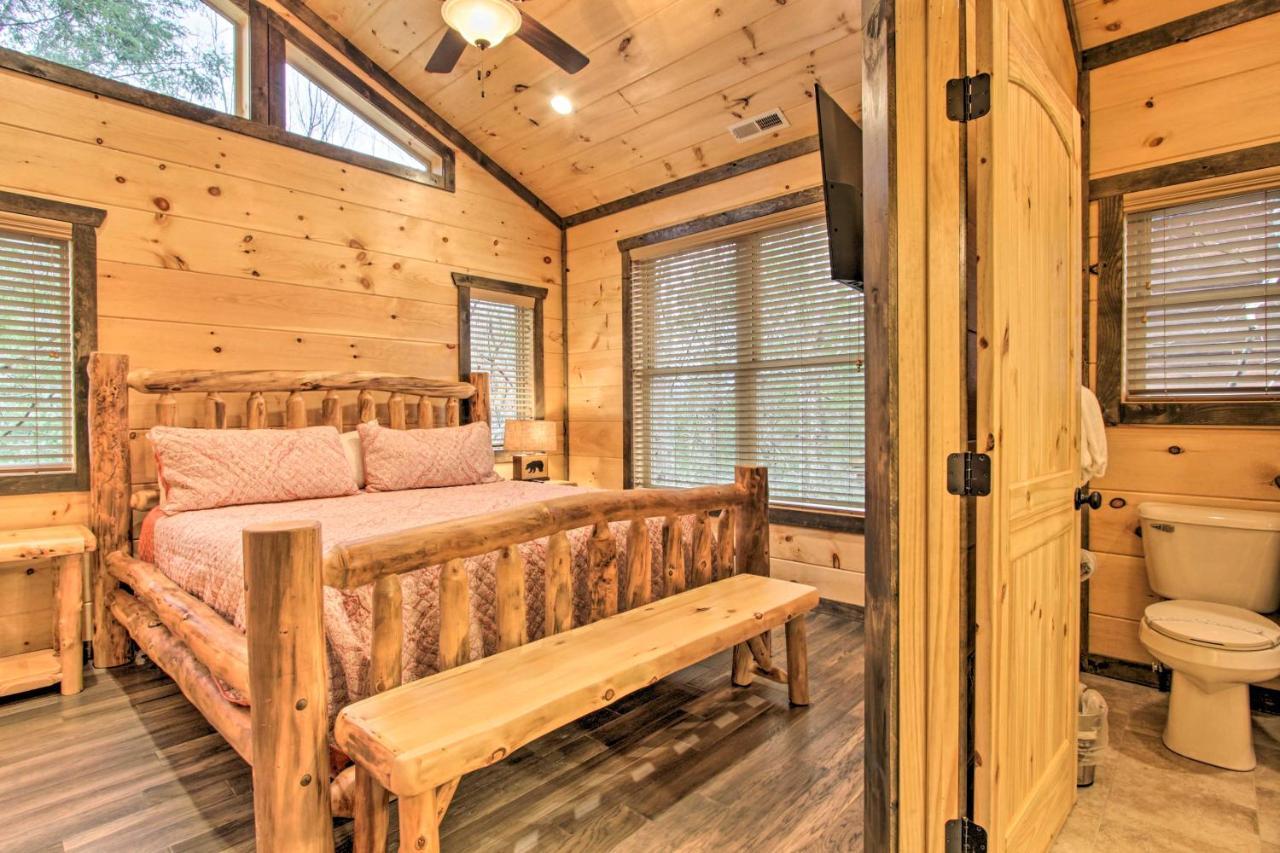 Luxe With Theater Less Than 2 Miles To Holiday home *