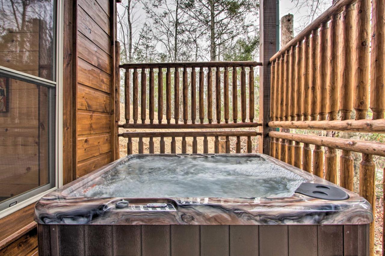 Luxe With Theater Less Than 2 Miles To Holiday home Gatlinburg