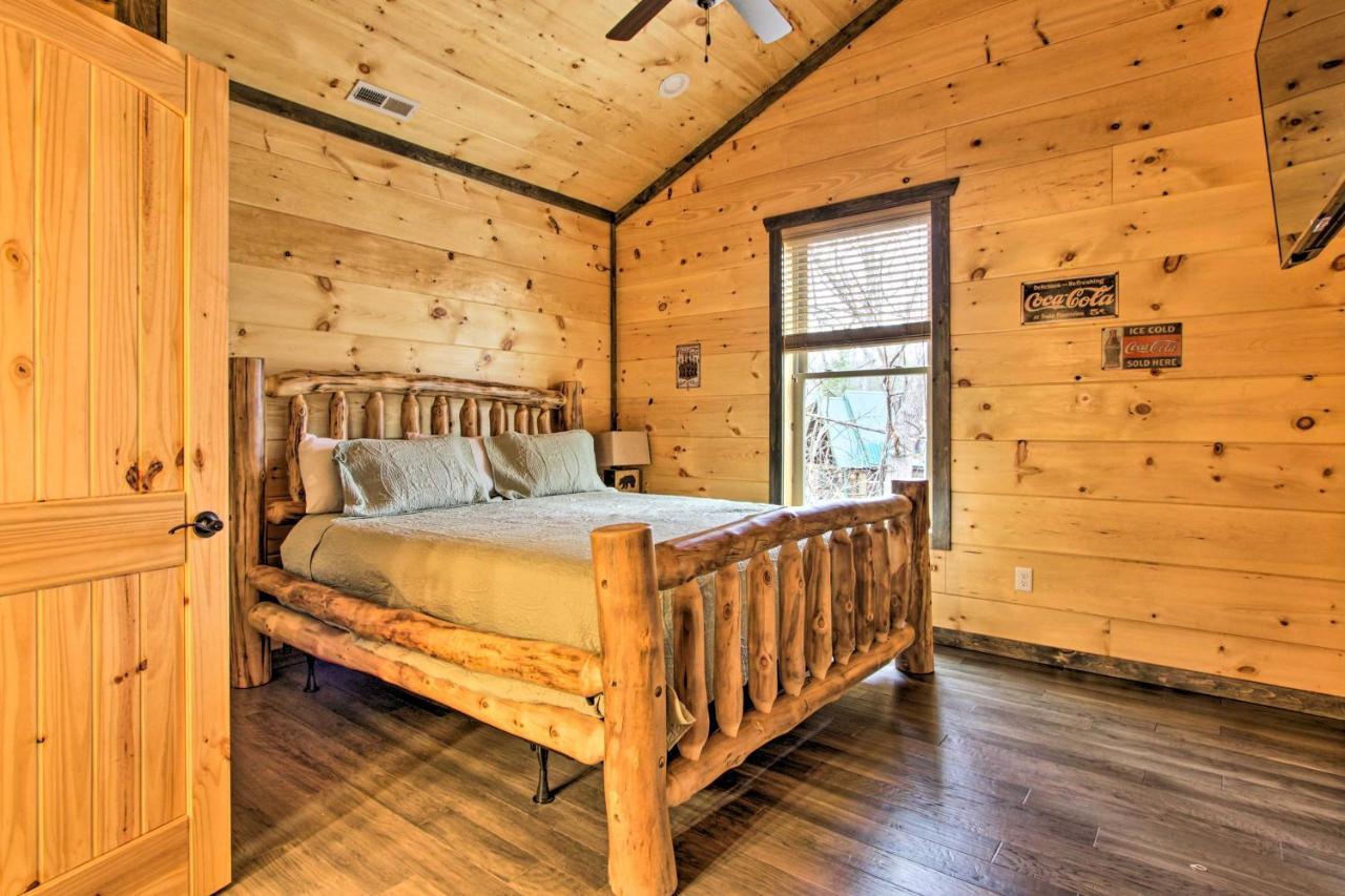 Holiday home Luxe With Theater Less Than 2 Miles To Gatlinburg