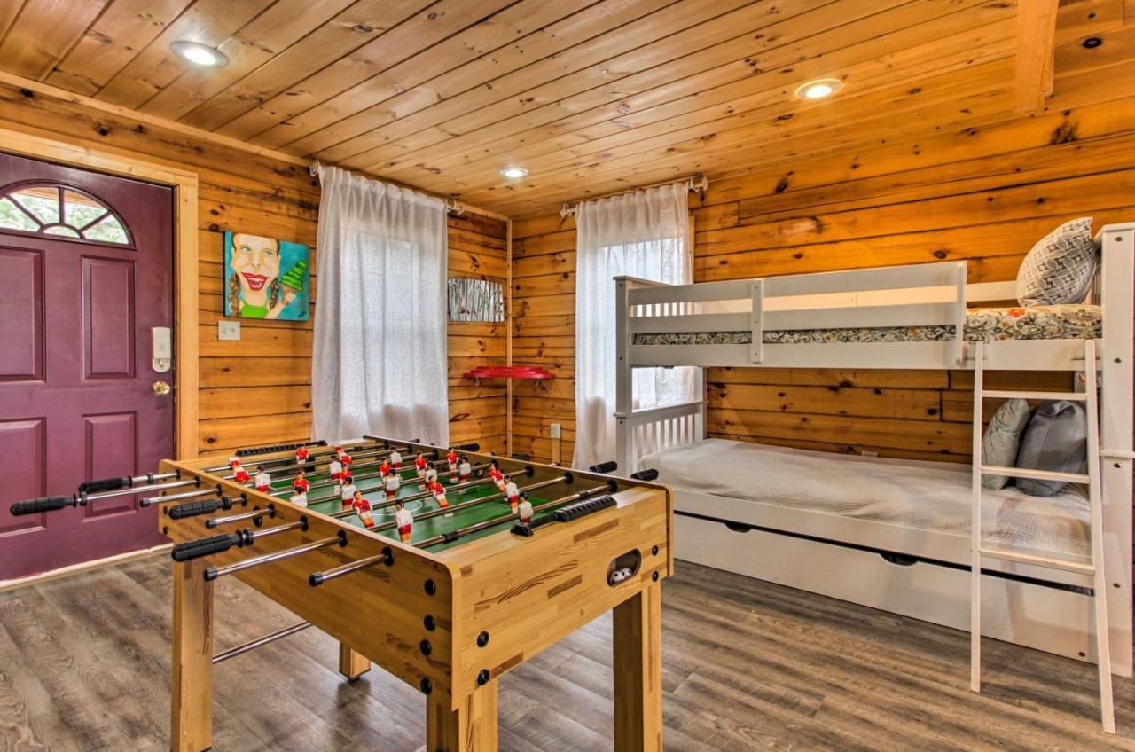 Apartment Studio Cabin With Loft And Hot Tub Less Than 5 Mi To Downtown! *