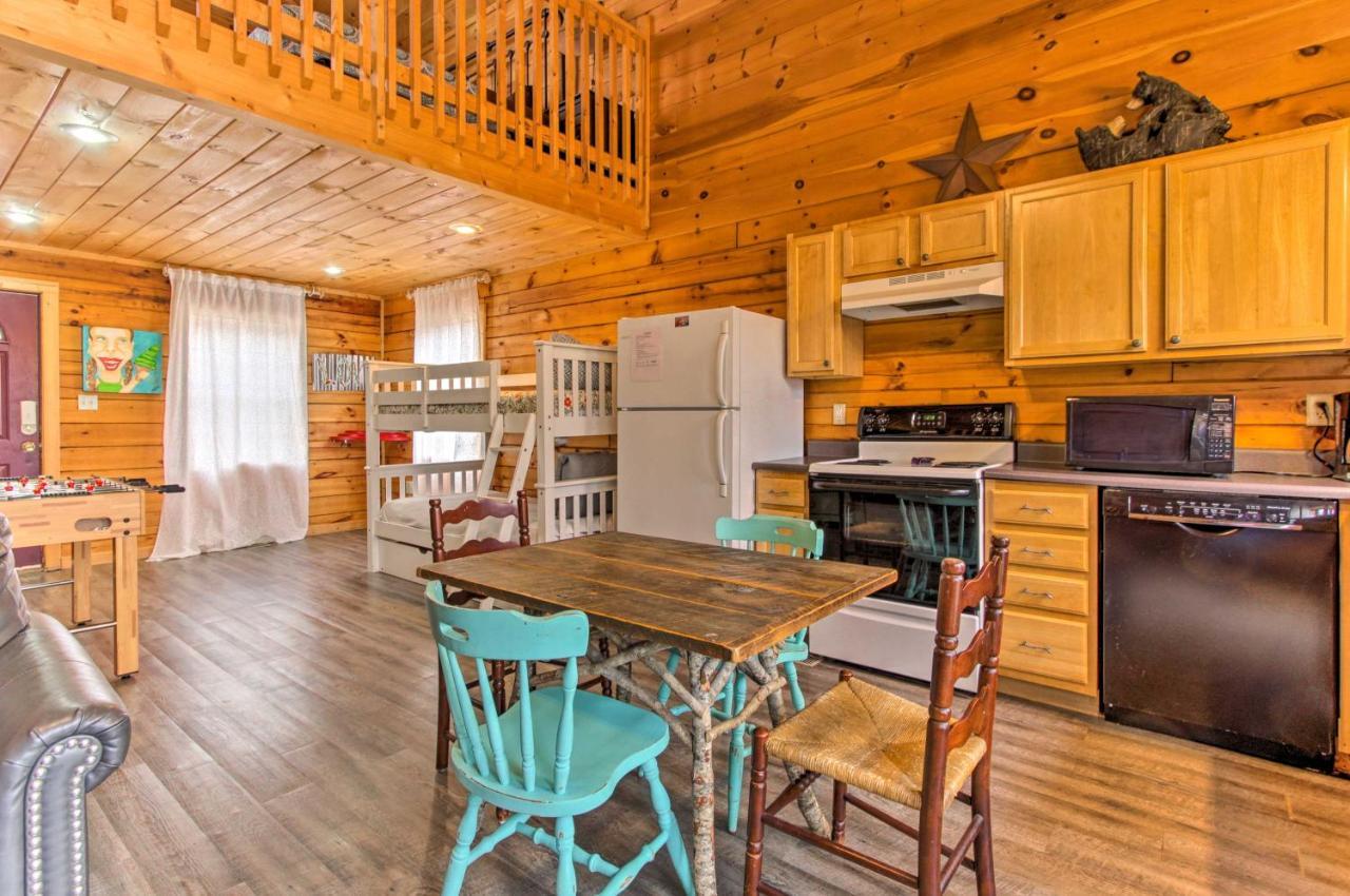 Studio Cabin With Loft And Hot Tub Less Than 5 Mi To Downtown! *