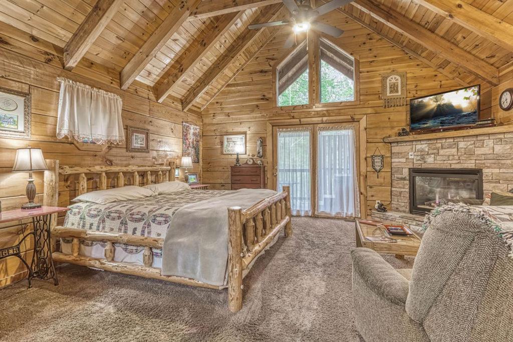 Mountain Eden, Hot Tub, Pool, Wifi, 1089 Free Tickets Each Paid Day, Dollywood And Gatlinburg