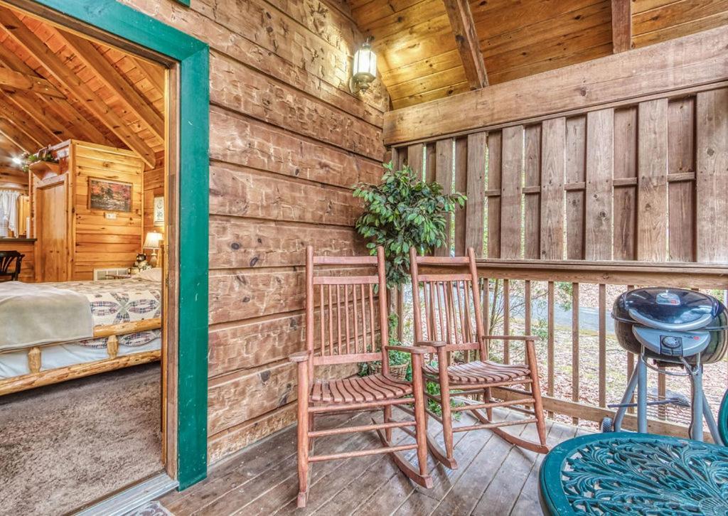 Mountain Eden, Hot Tub, Pool, Wifi, 1089 Free Tickets Each Paid Day, Dollywood And *