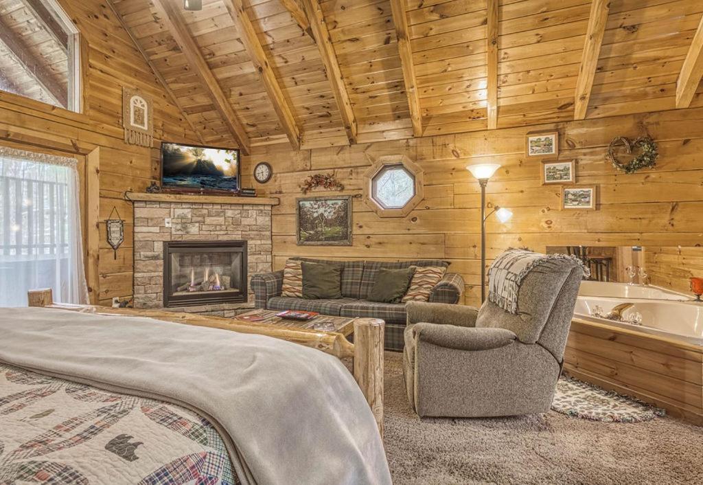 Apartment Mountain Eden, Hot Tub, Pool, Wifi, 1089 Free Tickets Each Paid Day, Dollywood And *