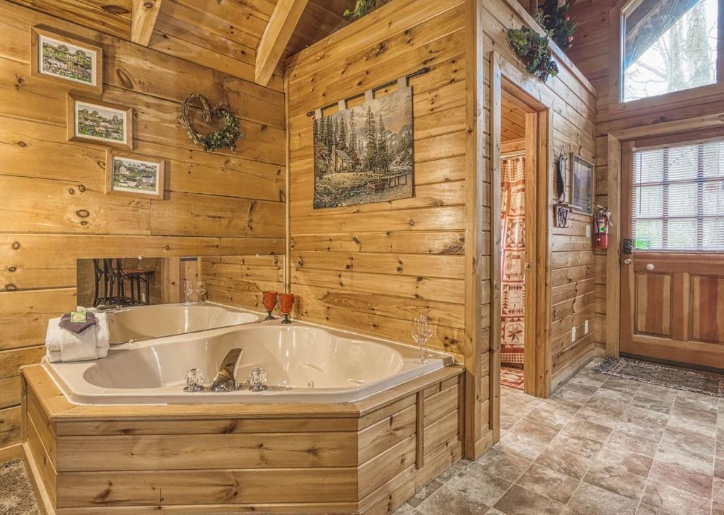 Apartment Mountain Eden, Hot Tub, Pool, Wifi, 1089 Free Tickets Each Paid Day, Dollywood And
