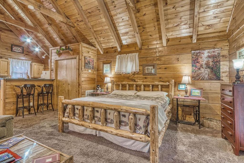 Apartment Mountain Eden, Hot Tub, Pool, Wifi, 1089 Free Tickets Each Paid Day, Dollywood And Gatlinburg