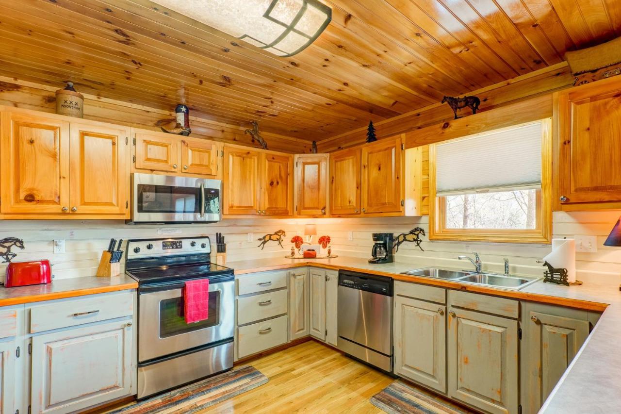 Holiday home Unbridled Memories Luxury Log Cabin