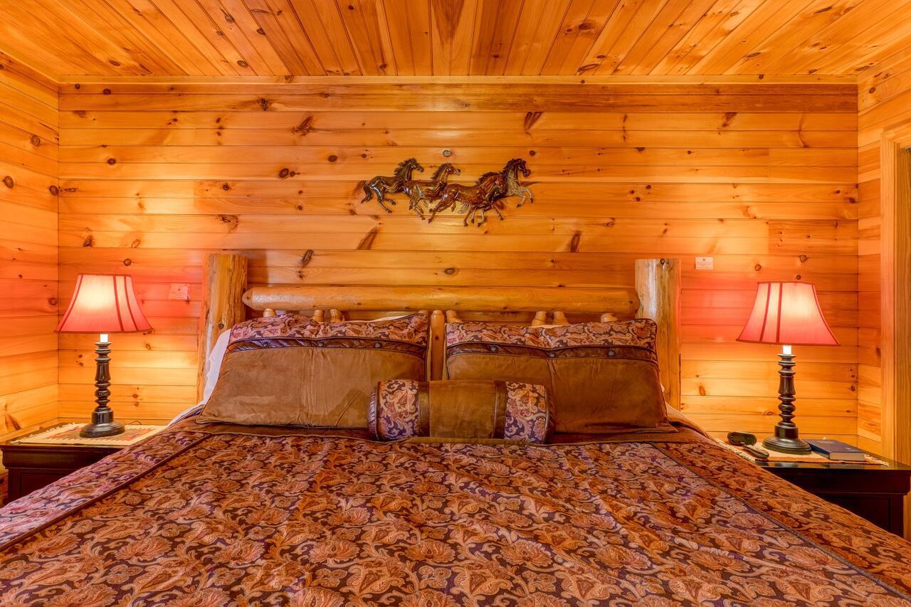 Unbridled Memories Luxury Log Cabin Holiday home Gatlinburg