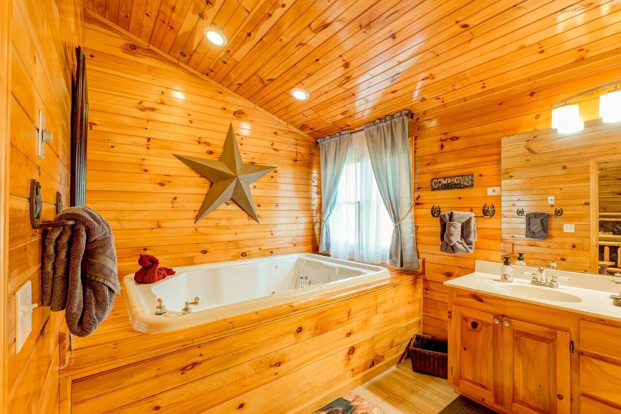 Unbridled Memories Luxury Log Cabin Holiday home Gatlinburg